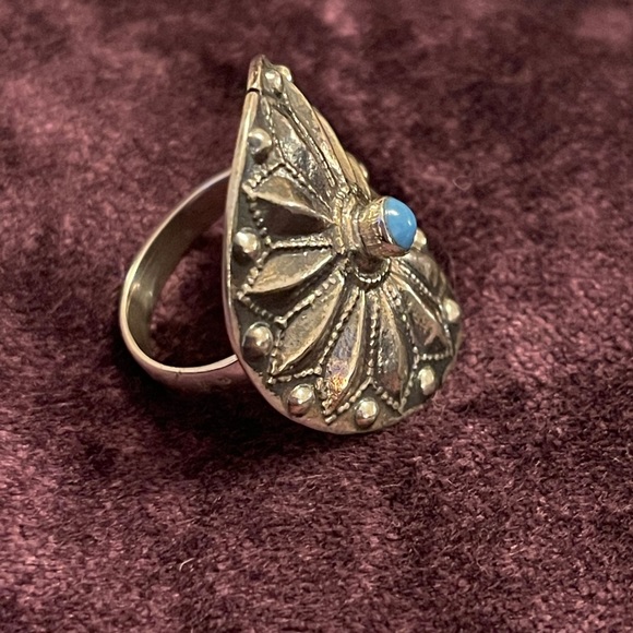 Handmade Turquoise and Sterling Silver Ring - Picture 4 of 4